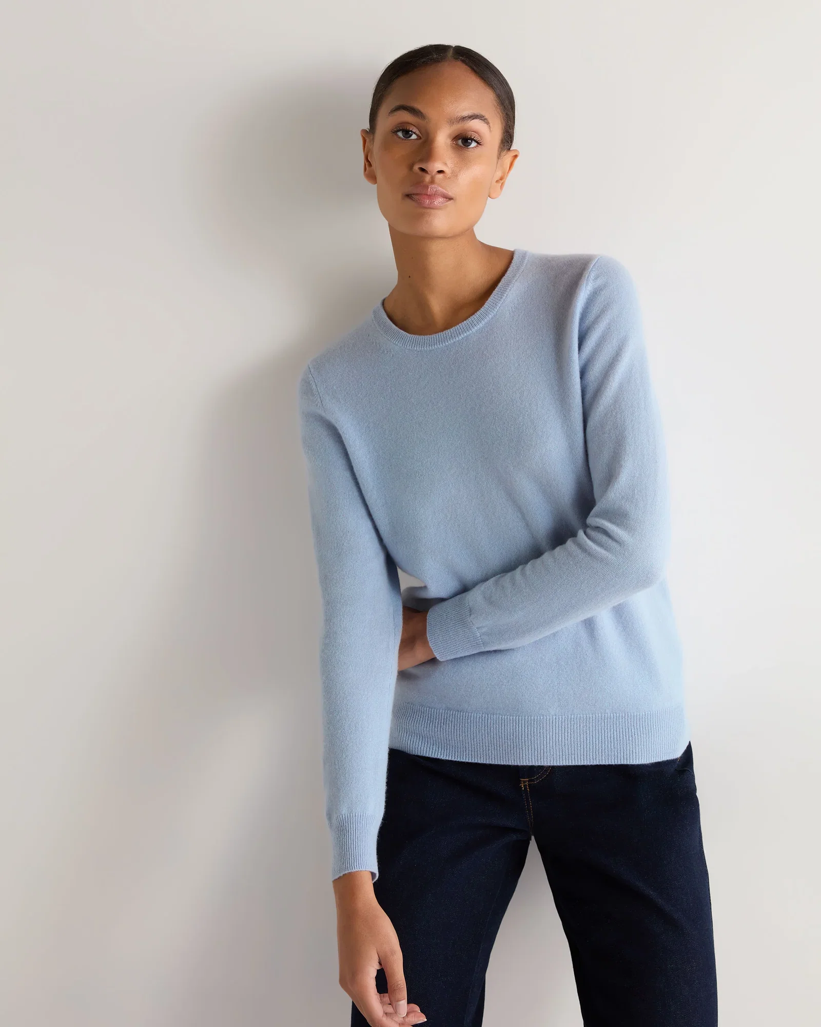 Image of Women's Evie Classic Round Neck Cashmere Jumper Sea Mist Blue