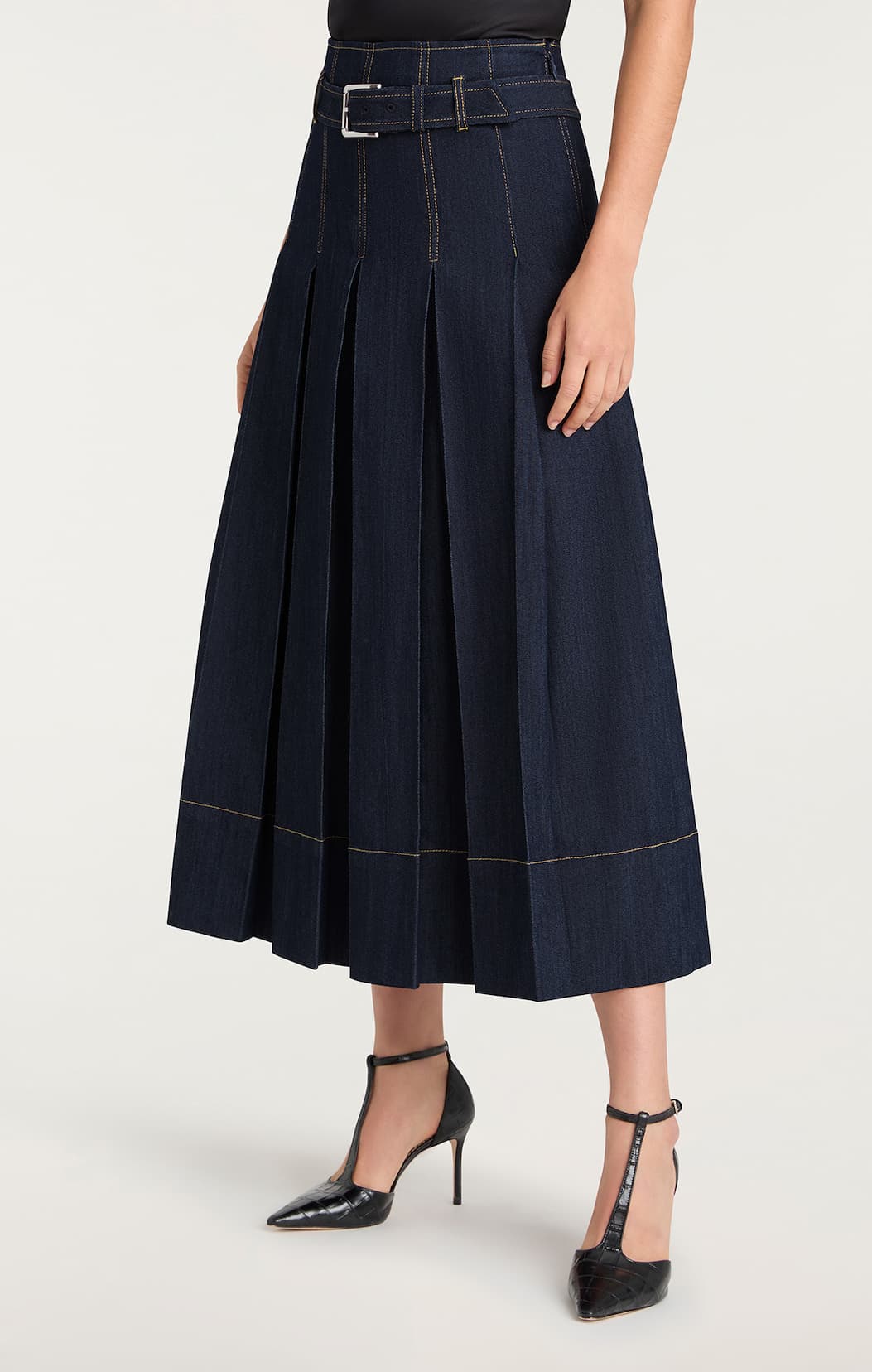 https://cinqasept.nyc/products/rylee-skirt-in-indigo-zs5861502z