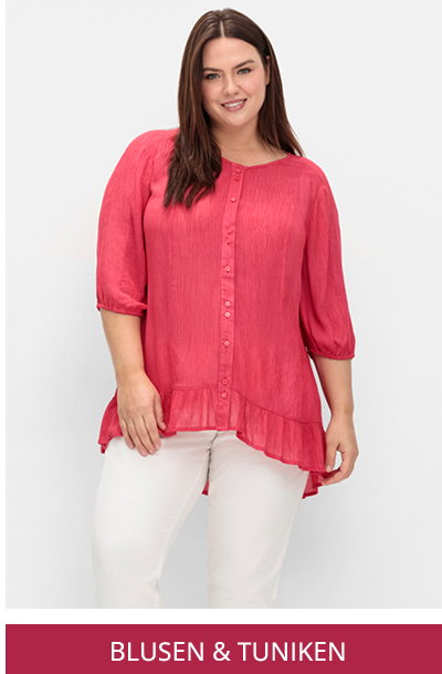 Model in hibiskusroter Bluse mit Volantsaum und Link in alle Sale Blusen und Tuniken