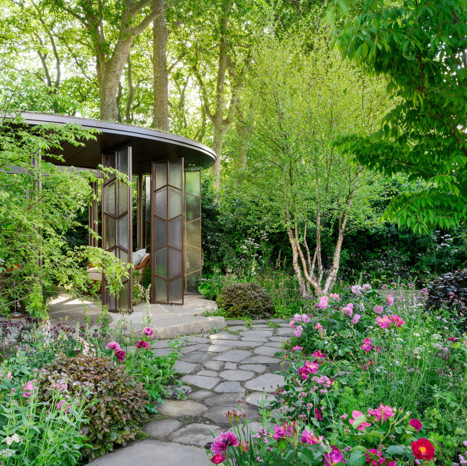 Are You a Garden Minimalist or a Garden Maximalist?