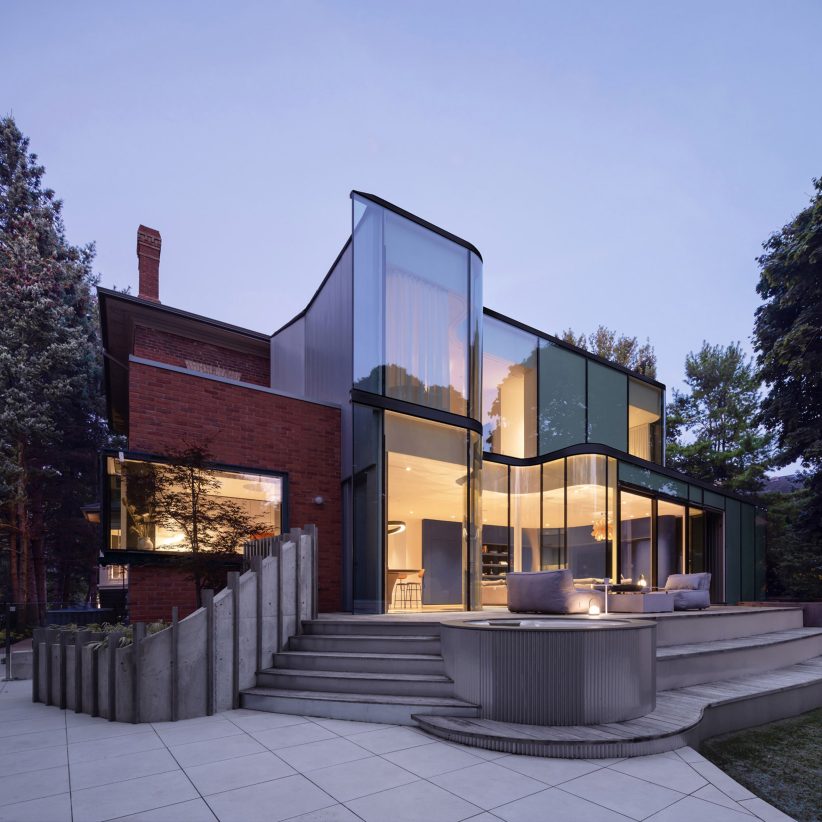 Giannone Petricone Associates "weaves" glass addition into 1820s Toronto house