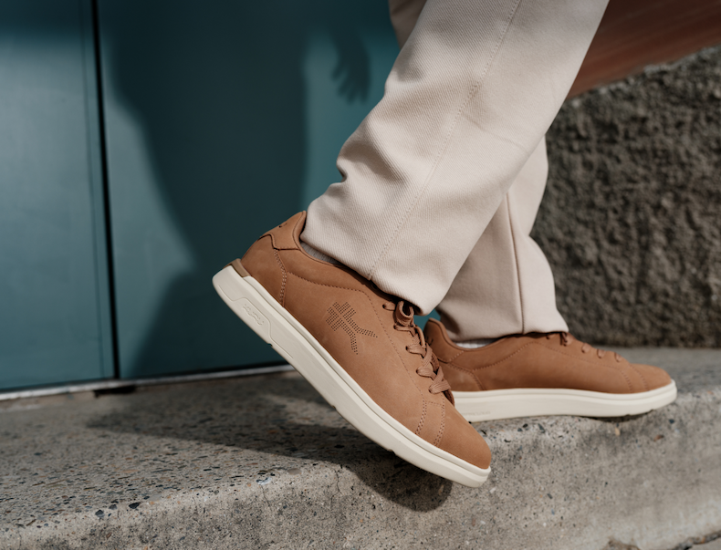 ROAM shown in unisex ToffeeBrown-Birch