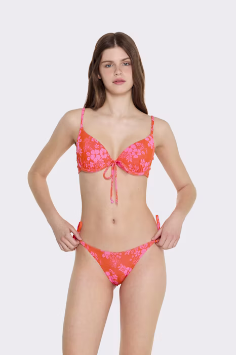 Bikini casual polinesia braguita brasileña mujer