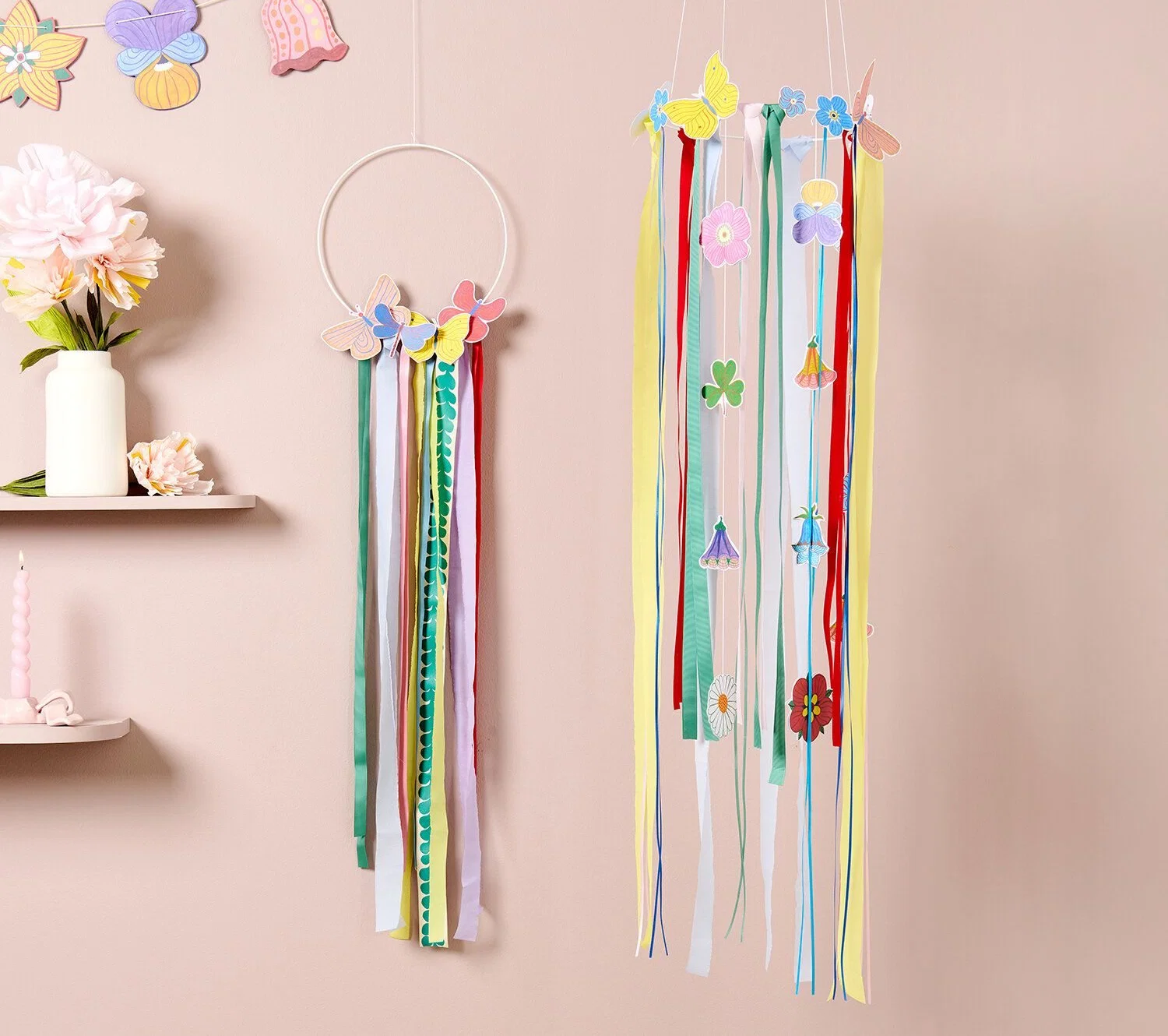 Bunte Midsommar Magic Kränze mit Papierlumen und Schmetterlingen