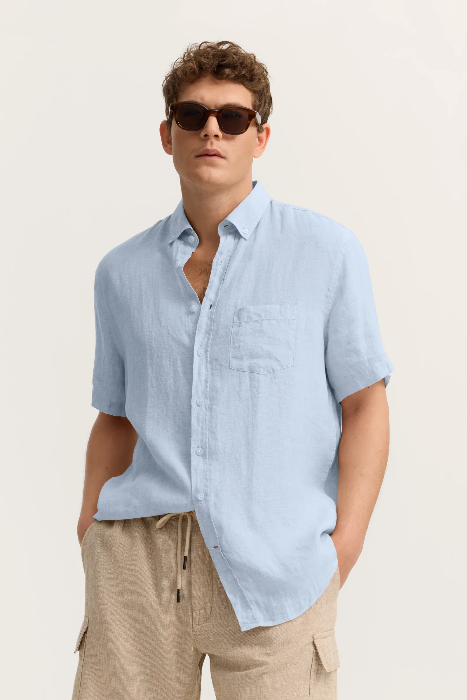 Image of Leinen-Freizeithemd mit Button-Down-Kragen und Brusttasche in hellblau