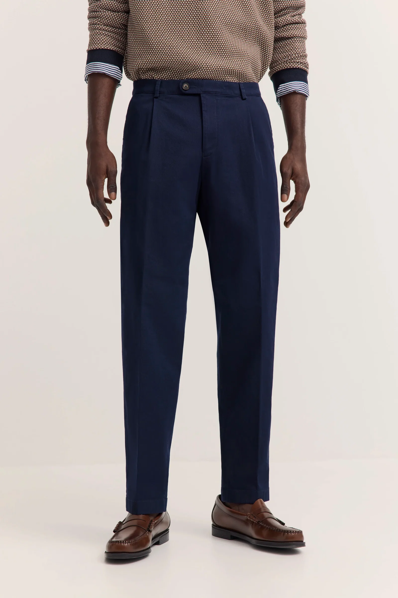 Image of Modern Fit Bundfaltenhose mit Bundverlängerung und französischen Taschen in marine