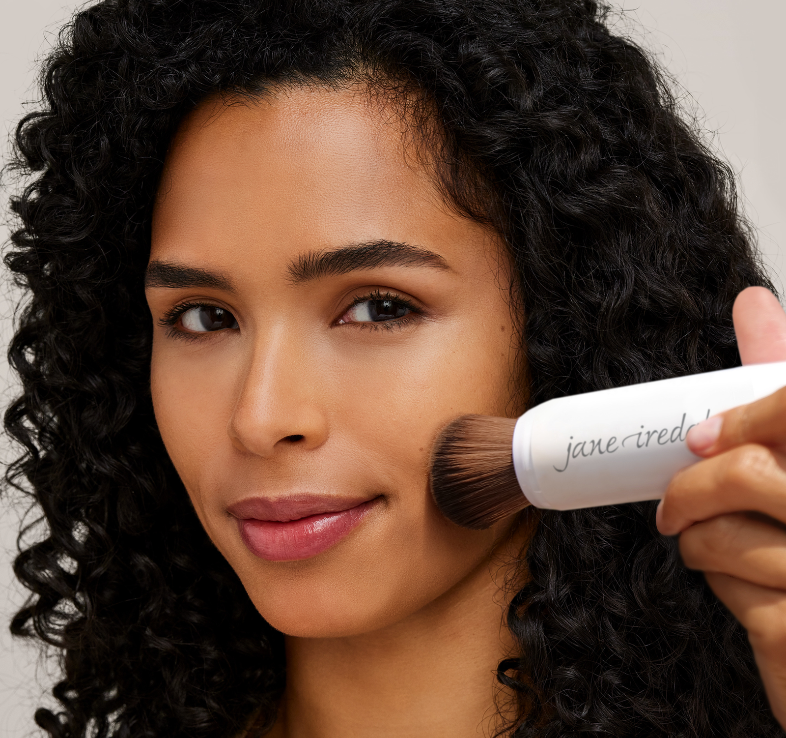 model image applying Powder-Me SPF