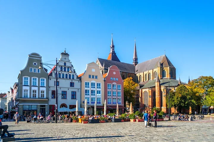För 2: Shoppingresa till Rostock t/r med hytt och bil