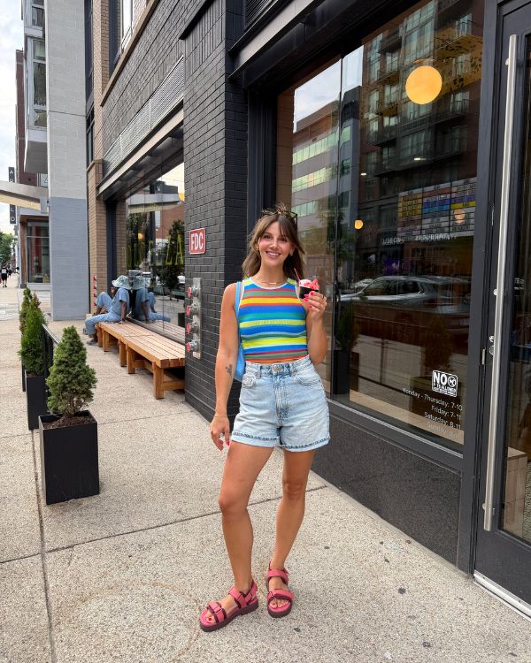 @therendysenorita goes for ice cream in her Lochies too!
