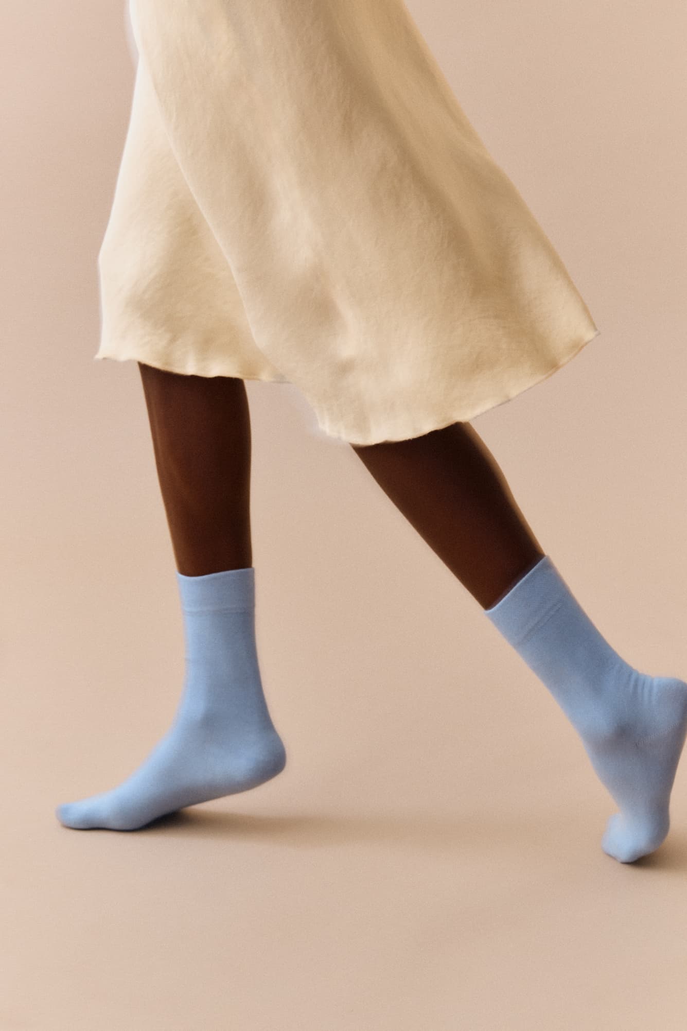 Model wearing Morning Blue Bamboo socks 