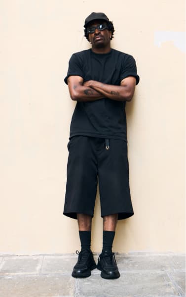 @Bnjmn.mn wears the Alton in triple black.