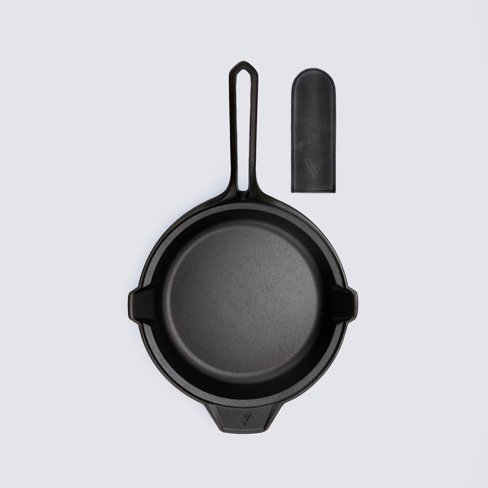 Image of 10-Inch Skillet Classic Collection + Leather Handle