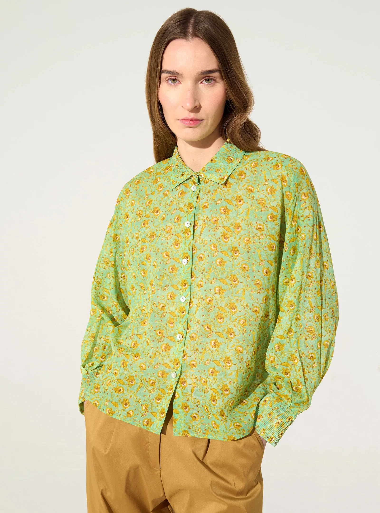 Image of Chemise oversize plissée imprimée en coton vert