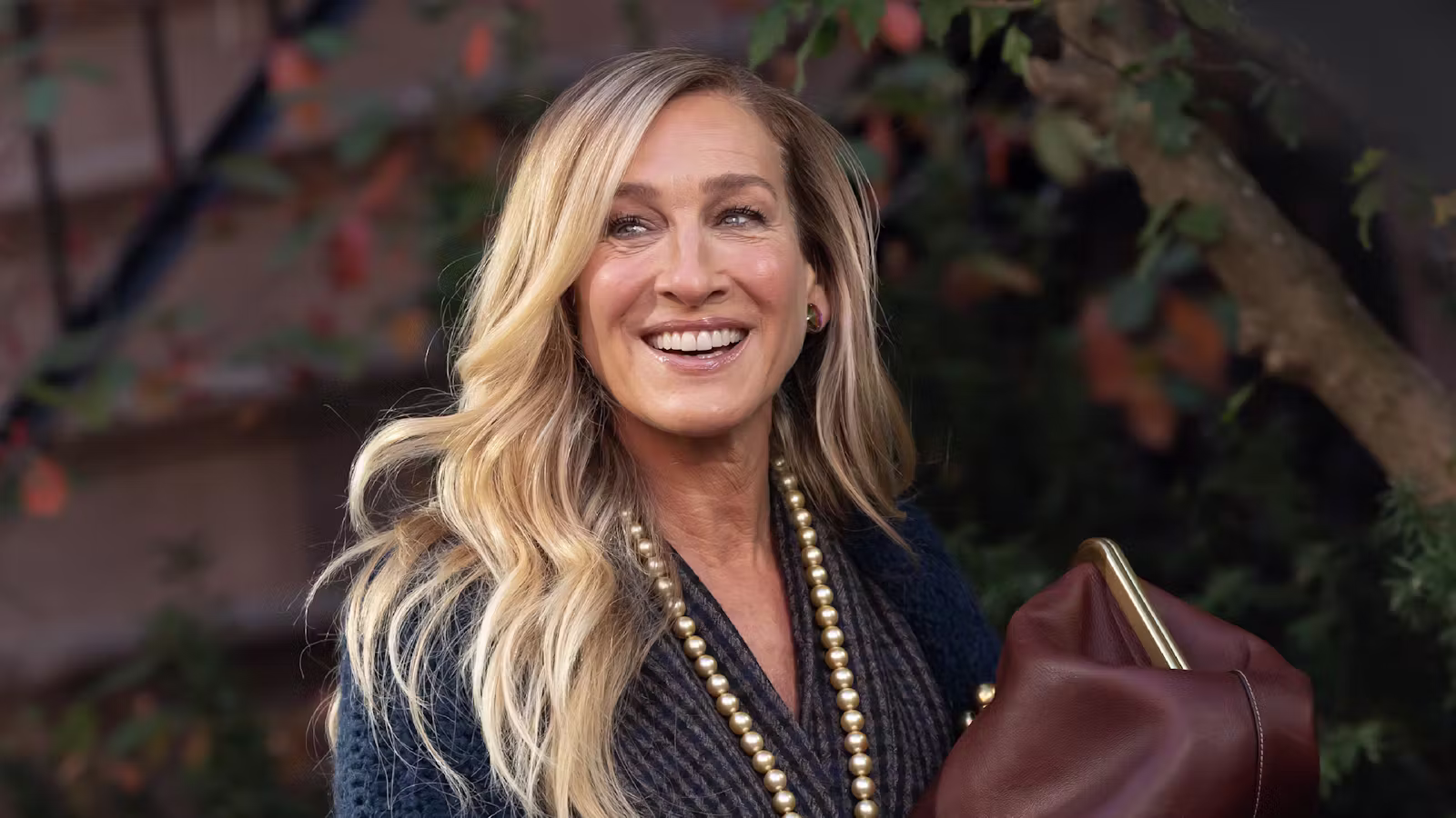Sarah Jessica Parker Just Wore The Most Carrie Bradshaw-Coded Accessory