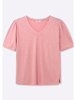 Rosafarbenes Shirt mit V-Ausschnitt.