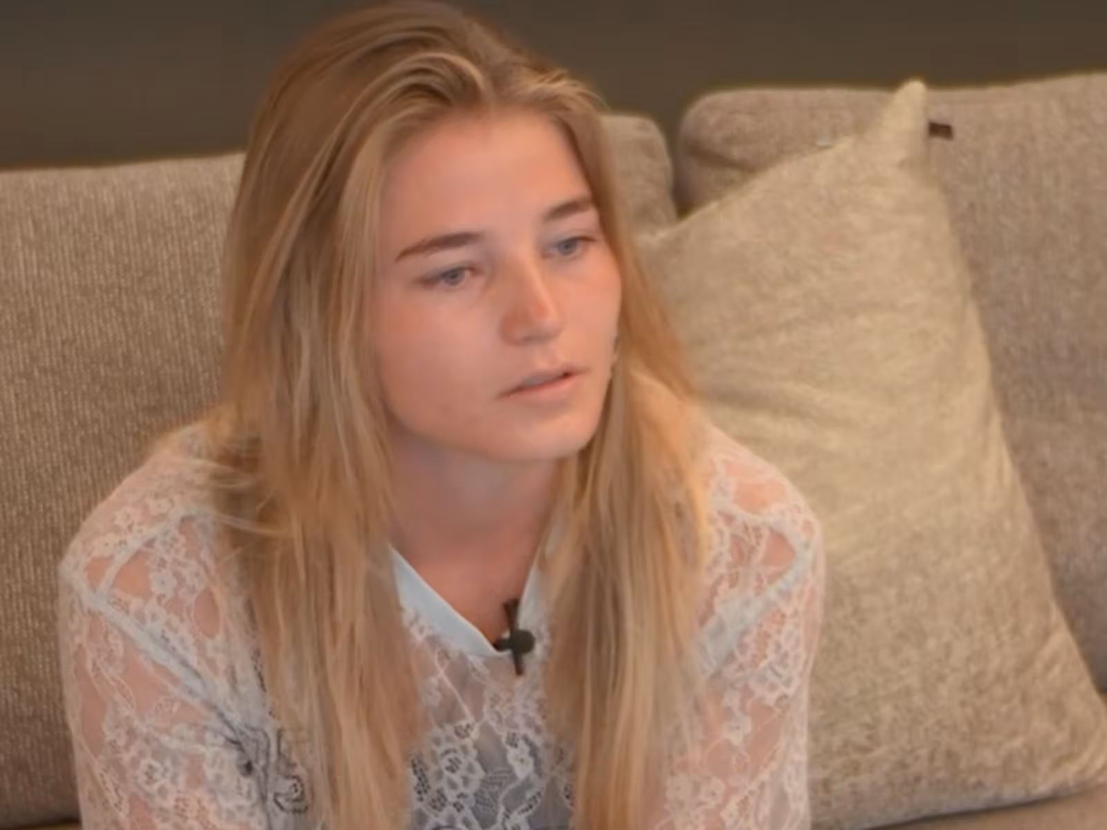 Kijkers De Bondgenoten snakken naar reclame na gesprek van Anouk met het thuisfront: 'Dat je zelfs niet naar je moeder wilt luisteren'