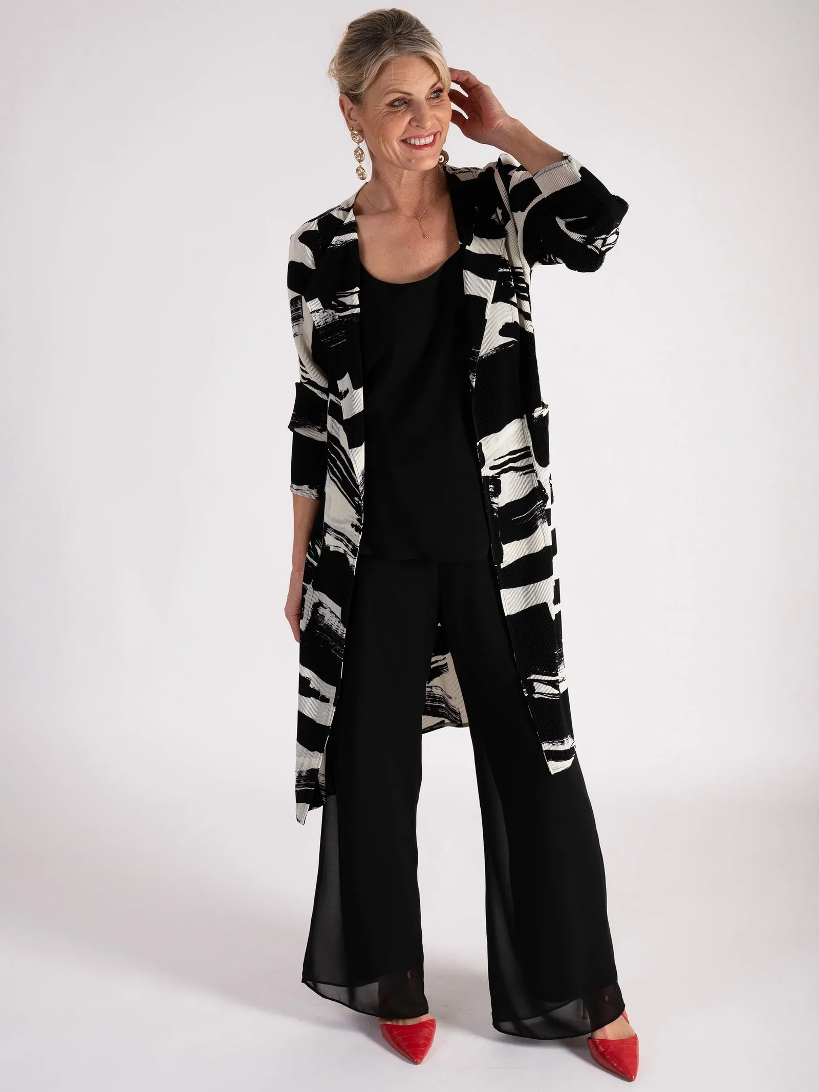 Image of Black/Ivory Abstract Strokes Artwork Pleated Jacket