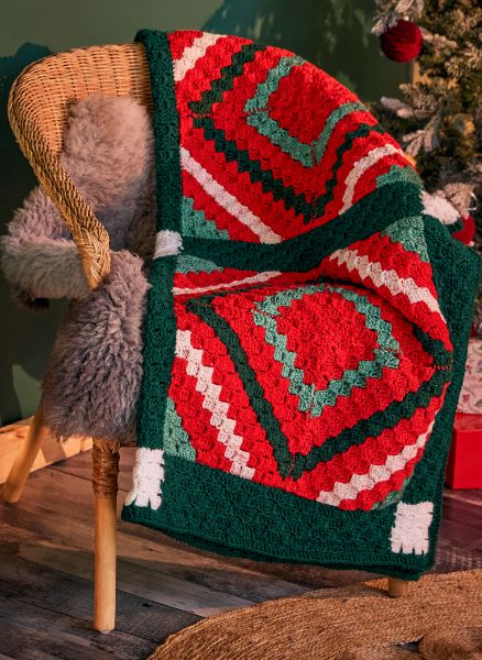 Free Crochet Quilted Classic Christmas Blanket Pattern