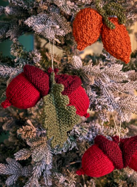 Free Acorn & Pinecone Knit Ornaments Pattern