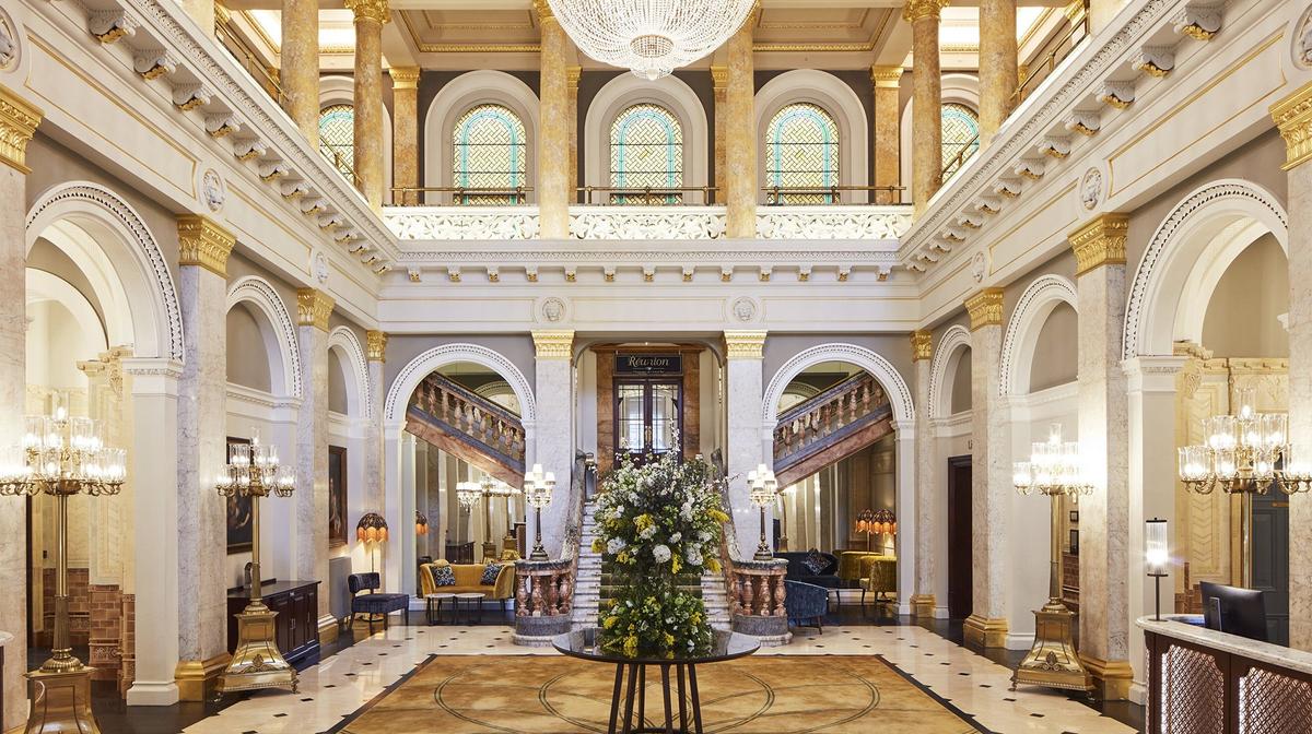 London Heritage Elegance near Buckingham Palace & Hyde Park with Daily Breakfast