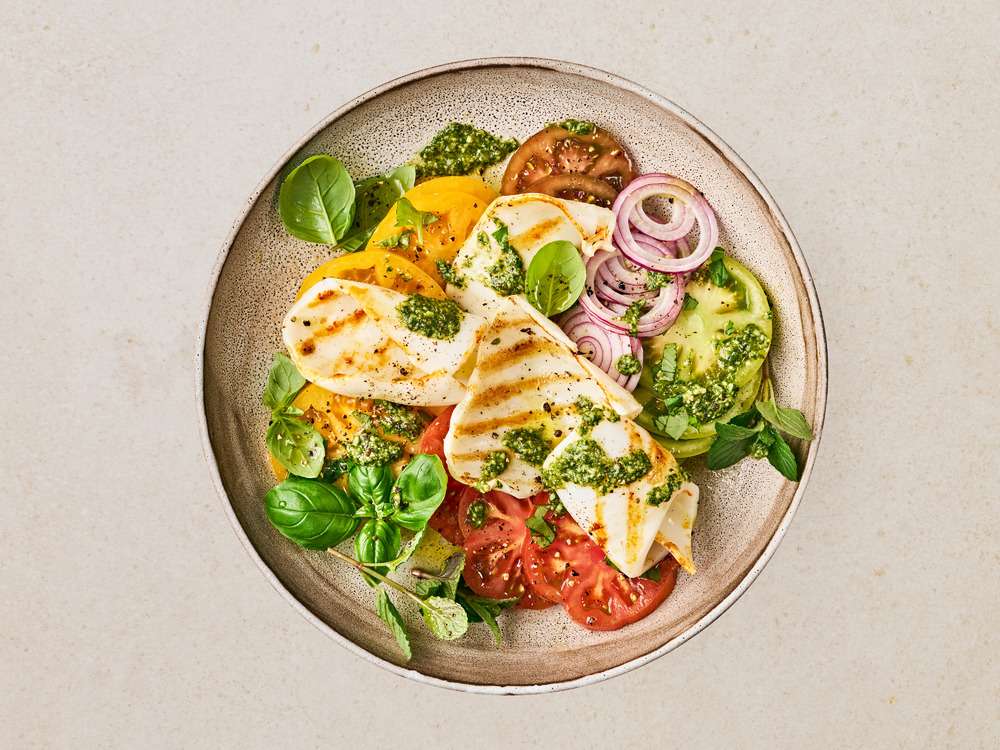 Gegrillter Tintenfisch auf Tomatensalat