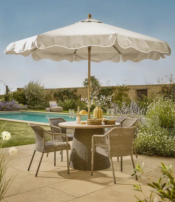 Vattern Dining Set