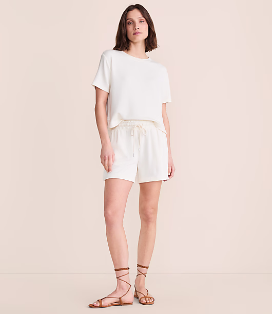 Lou & Grey Lightweight Scubasoft Rounded Hem Shorts