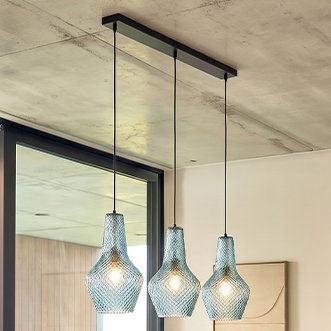 Lámpara colgante Lindby Drakar, 3 luces, azul claro, cristal, Ø 25 cm