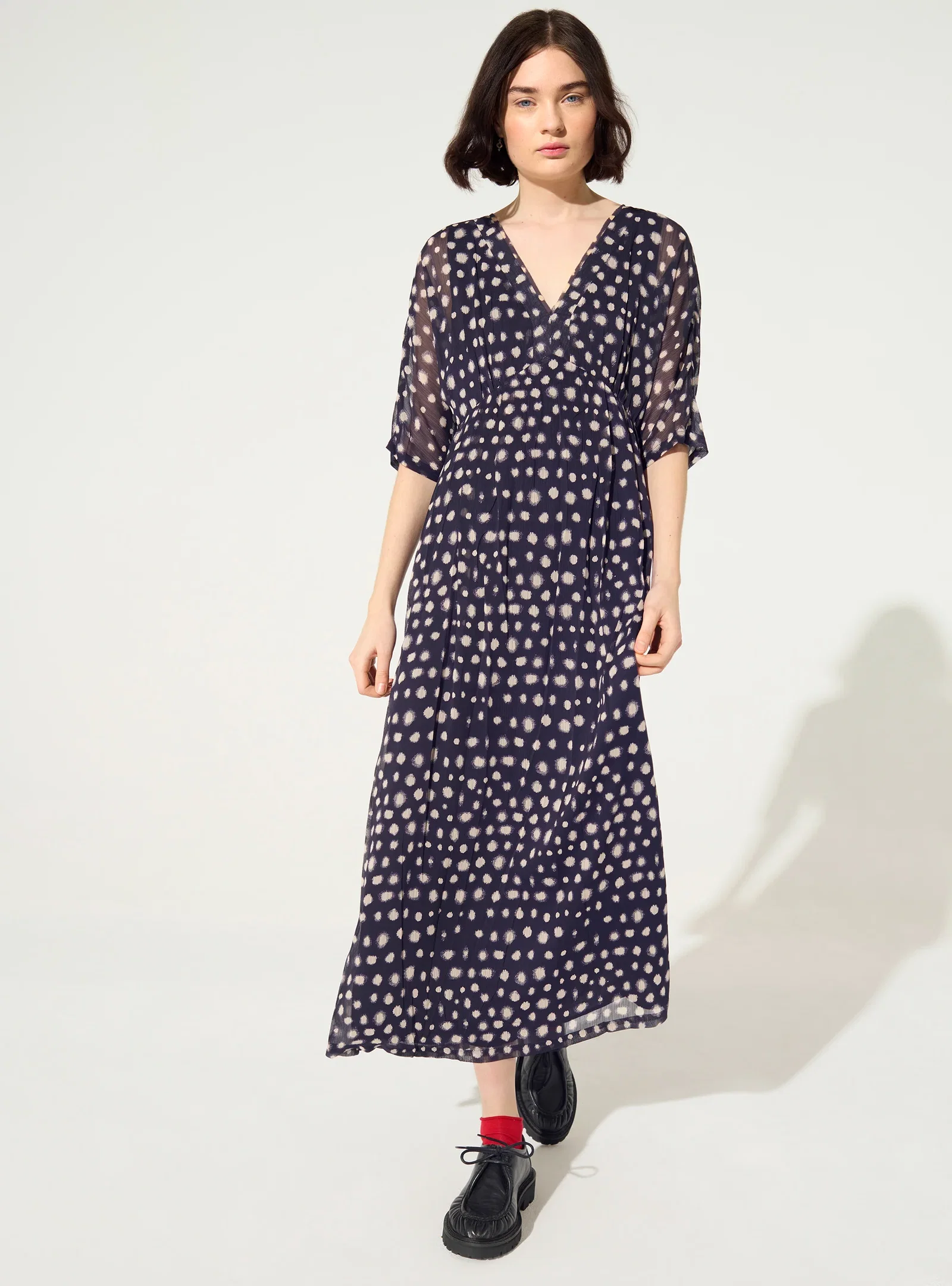 Image of Robe ajustée plissée imprimé maison violette