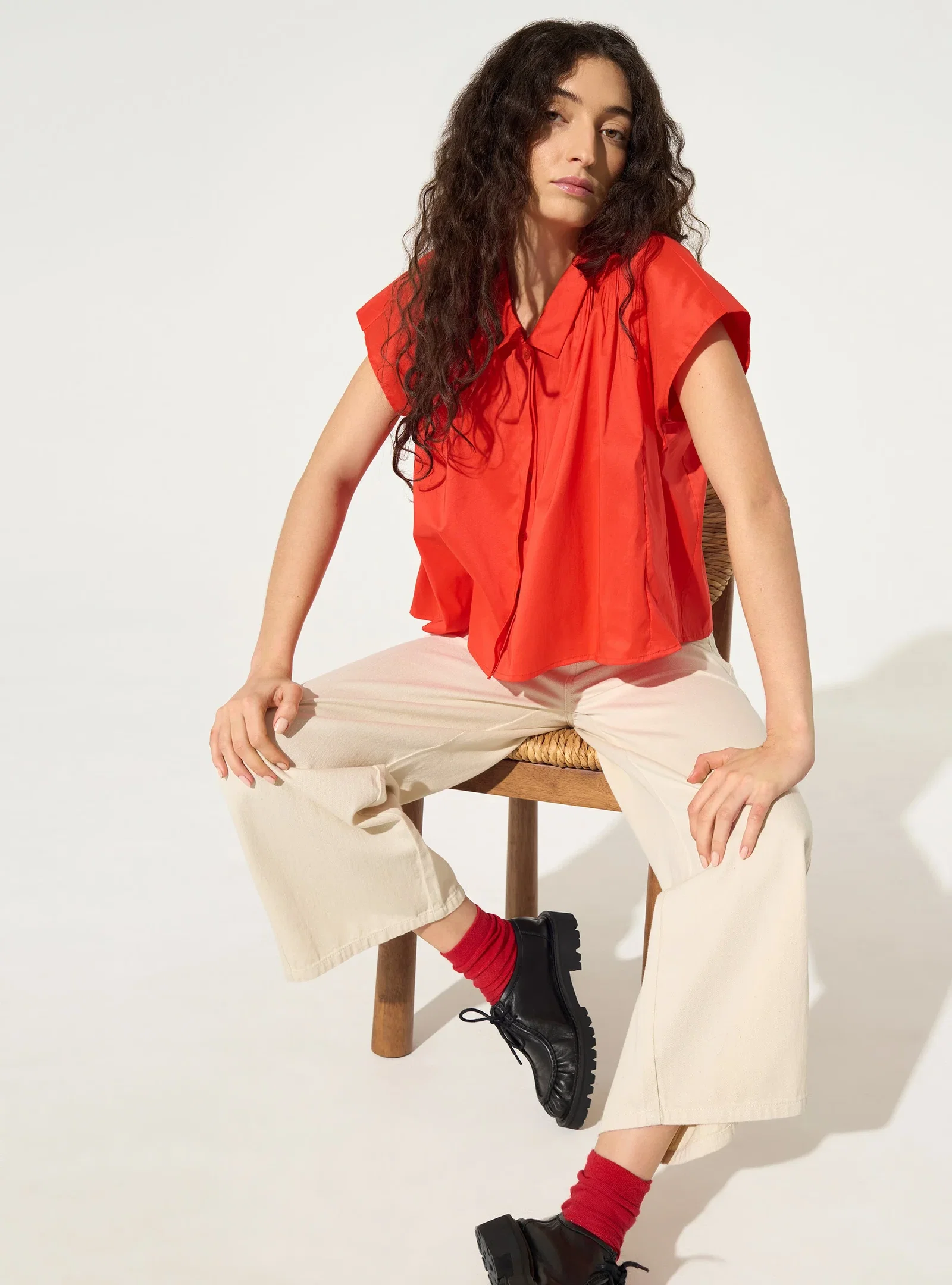 Image of Chemise plissée en coton rouge