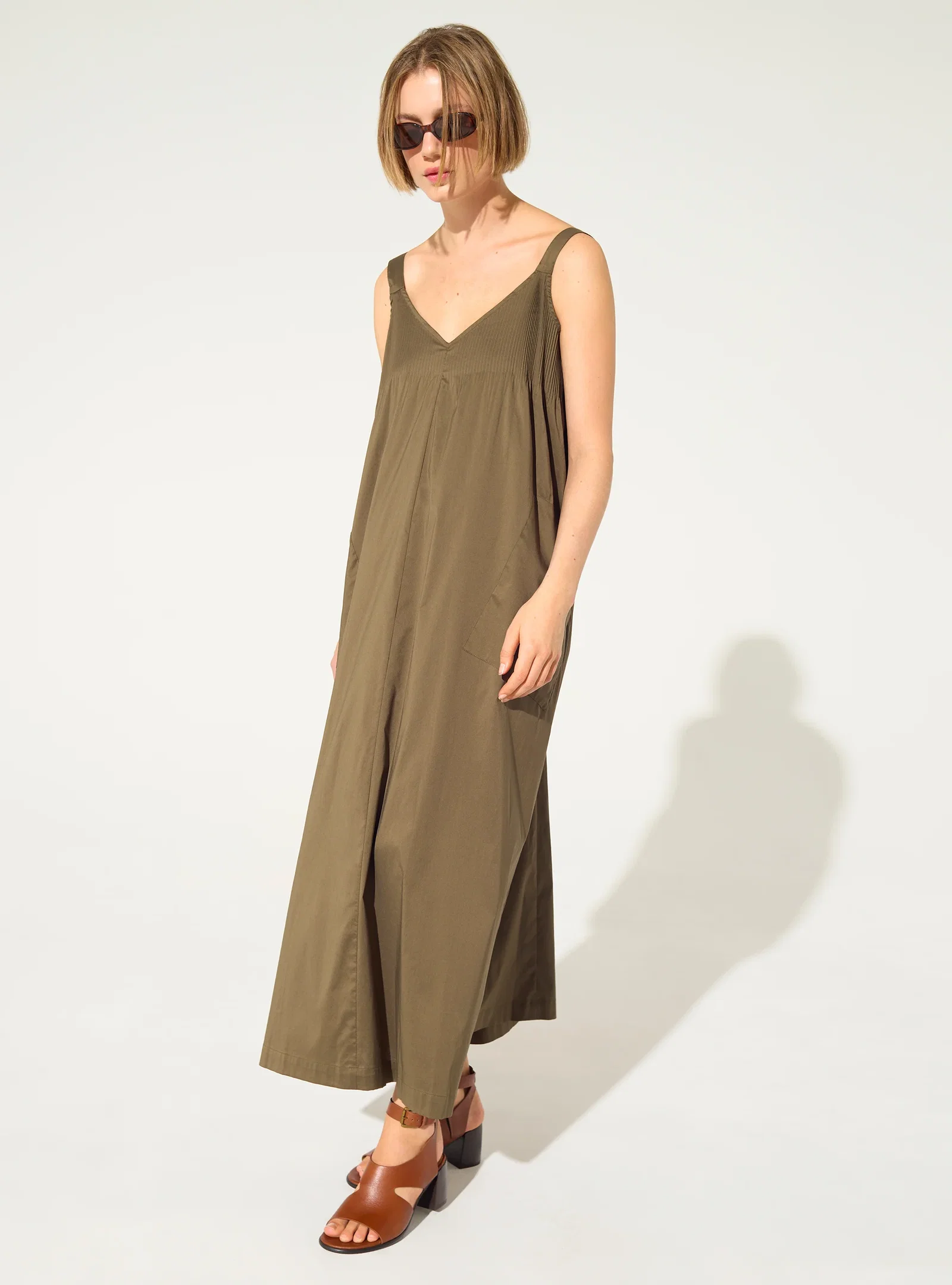 Image of Robe longue plissée kaki