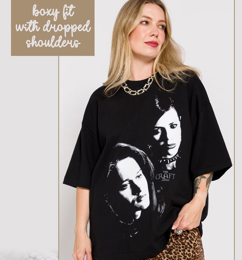 Boxy fit with dropped shoulders - The Craft Sarah And Nancy Super Heavy Oversized Black T-Shirt