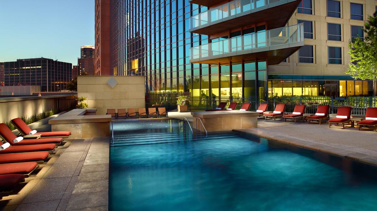 Elegant Fort Worth Downtown Stay with Six Dining Outlets & Rooftop Heated Pool