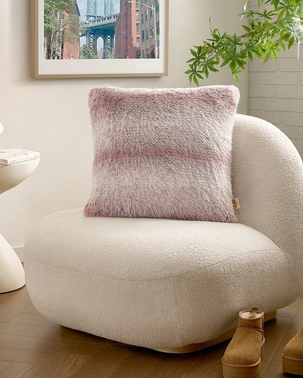 Home Clyde Pillow