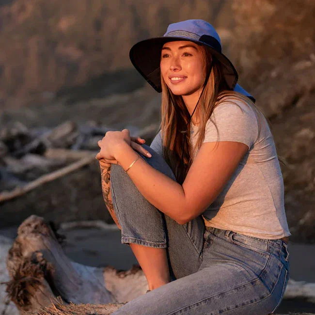 Women wearing sun hats