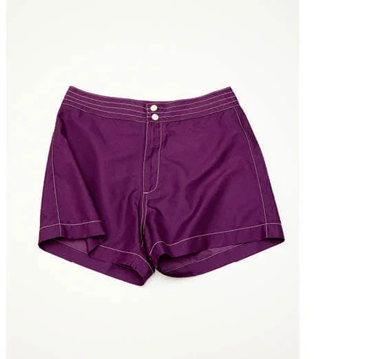 Plain shorts with topstitching
