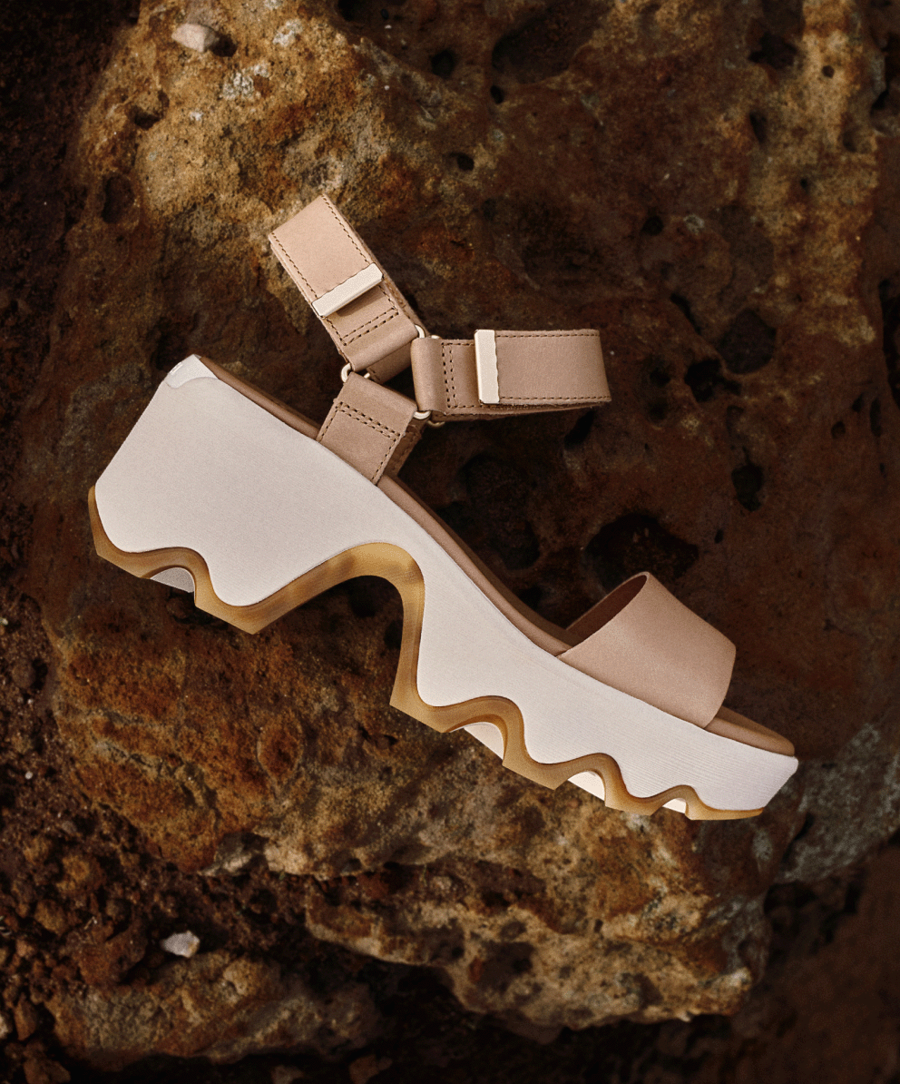 Kinetic™ Aura Y Strap in Honest Beige & Bleached Ceramic photographed on rocks