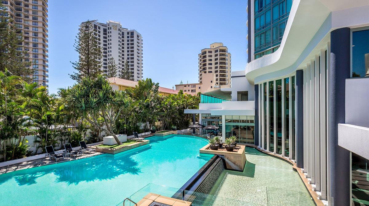 Surfers Paradise Coastal Escape with Daily Breakfast & Unlimited Dreamworld Entry