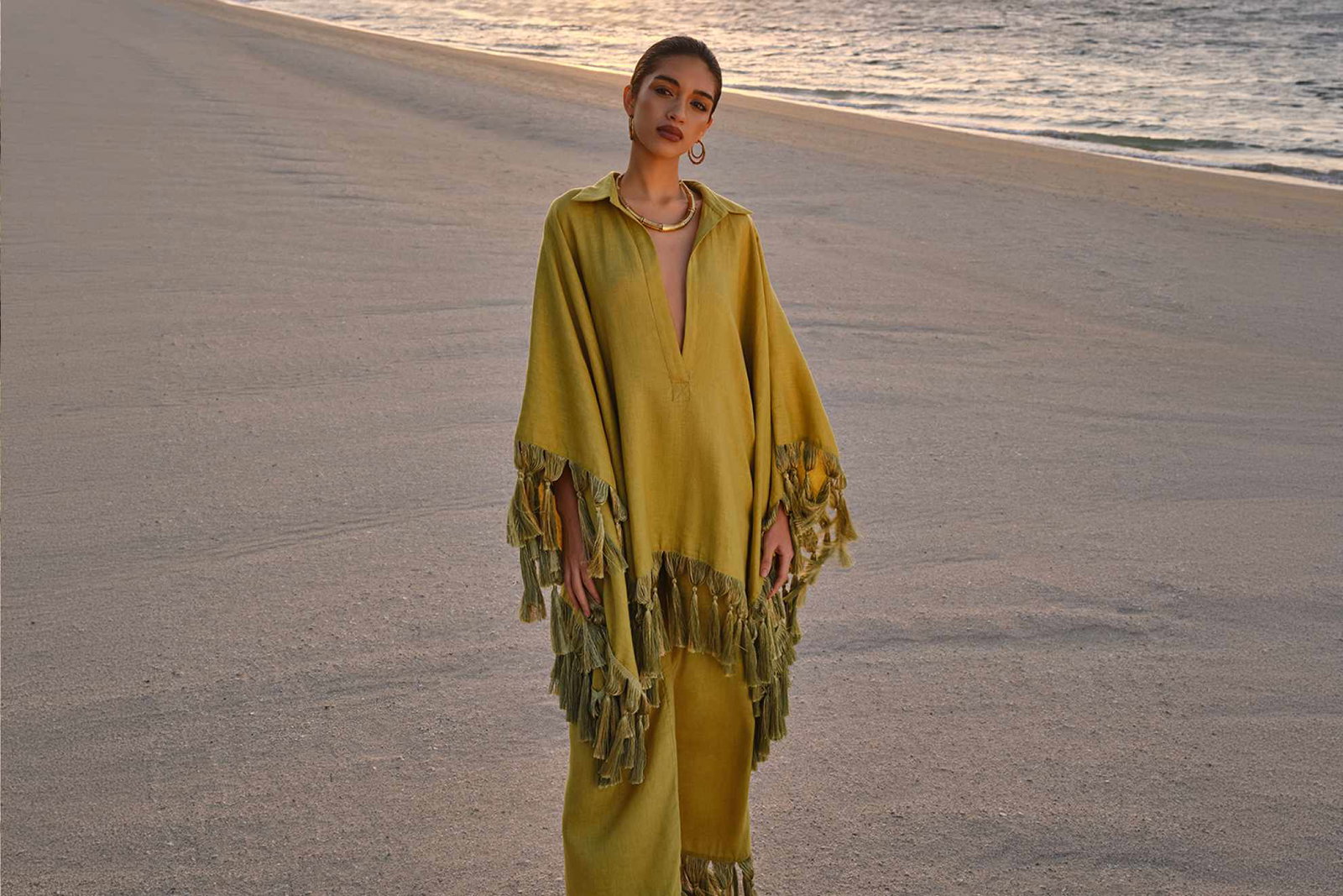 A modern approach to warm-weather dressing, linen takes shape in relaxed tailoring, effortless sets, and refined separates