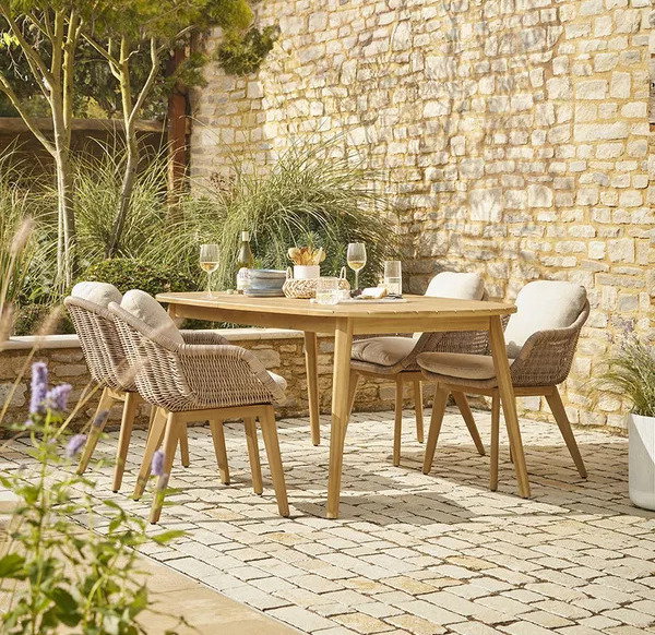 Extendable Acacia Dining Table