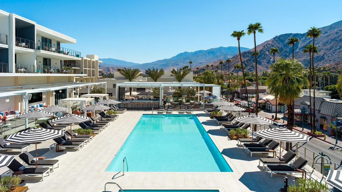Award-Winning Downtown Palm Springs Desert Retreat with Nightly Drinks & US$50 Dining Credit