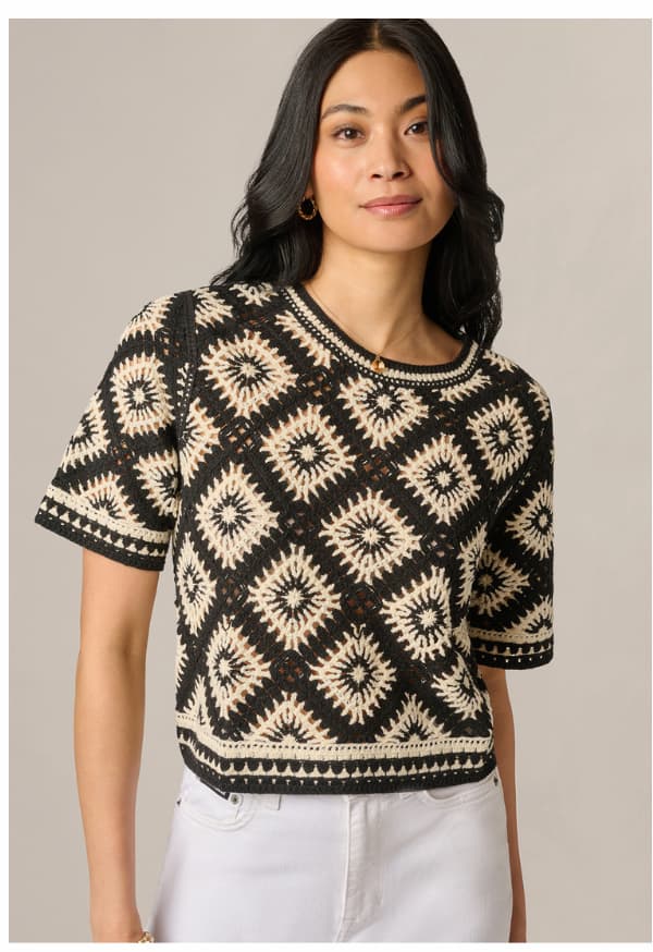 Short Sleeve Open Diamond Knit Crochet Top In Black Cream