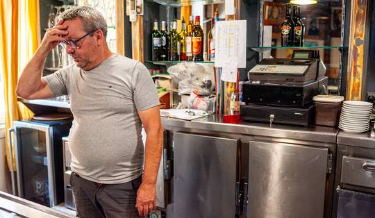 Grote schade door bosbranden in Zuid-Frankrijk. Vakantiegangers klaar om terug naar huis te gaan: ‘Volgend jaar gaan we naar Zweden’