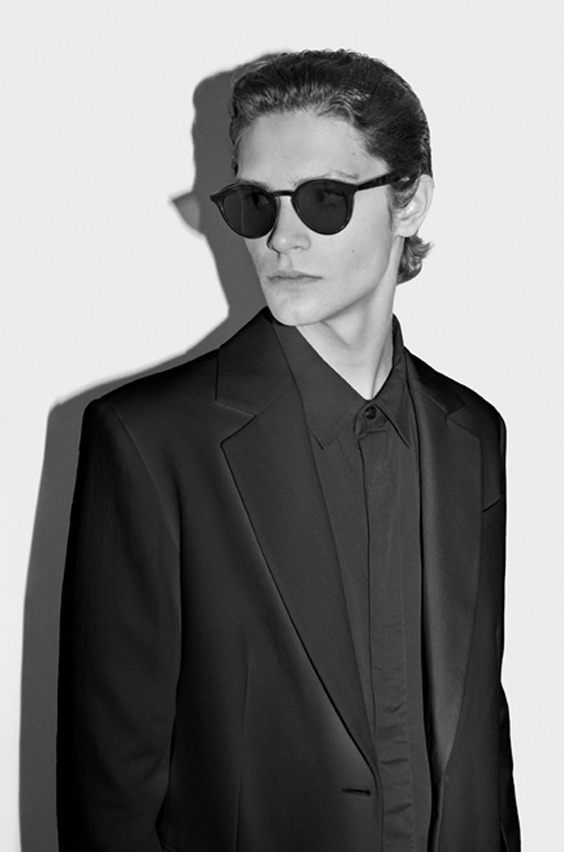 Mann mit Sonnenbrille