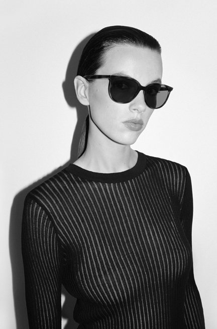 Frau mit Sonnenbrille
