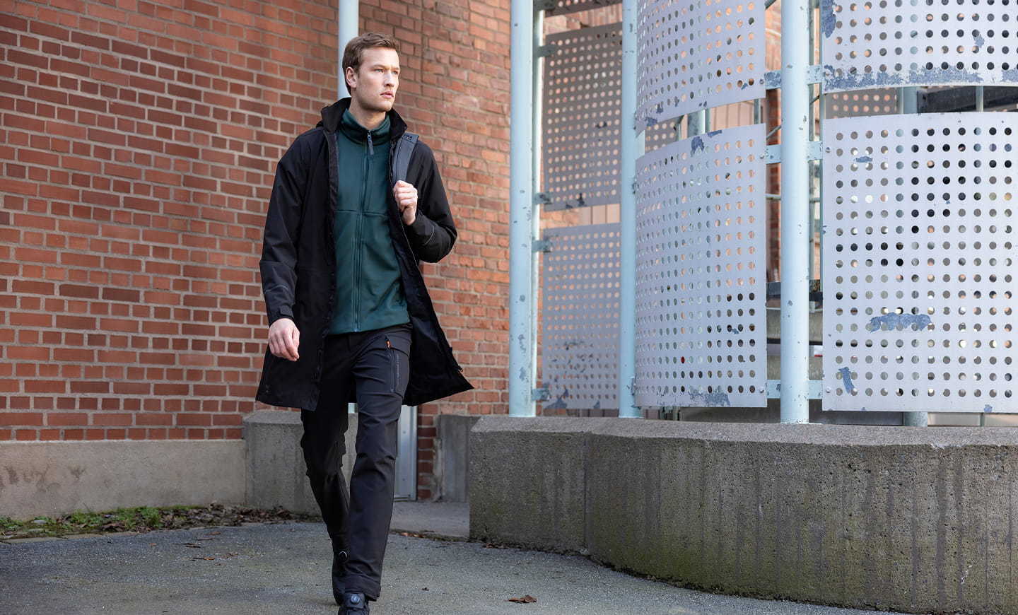 Man wearing Helly Hansen Workwear bag