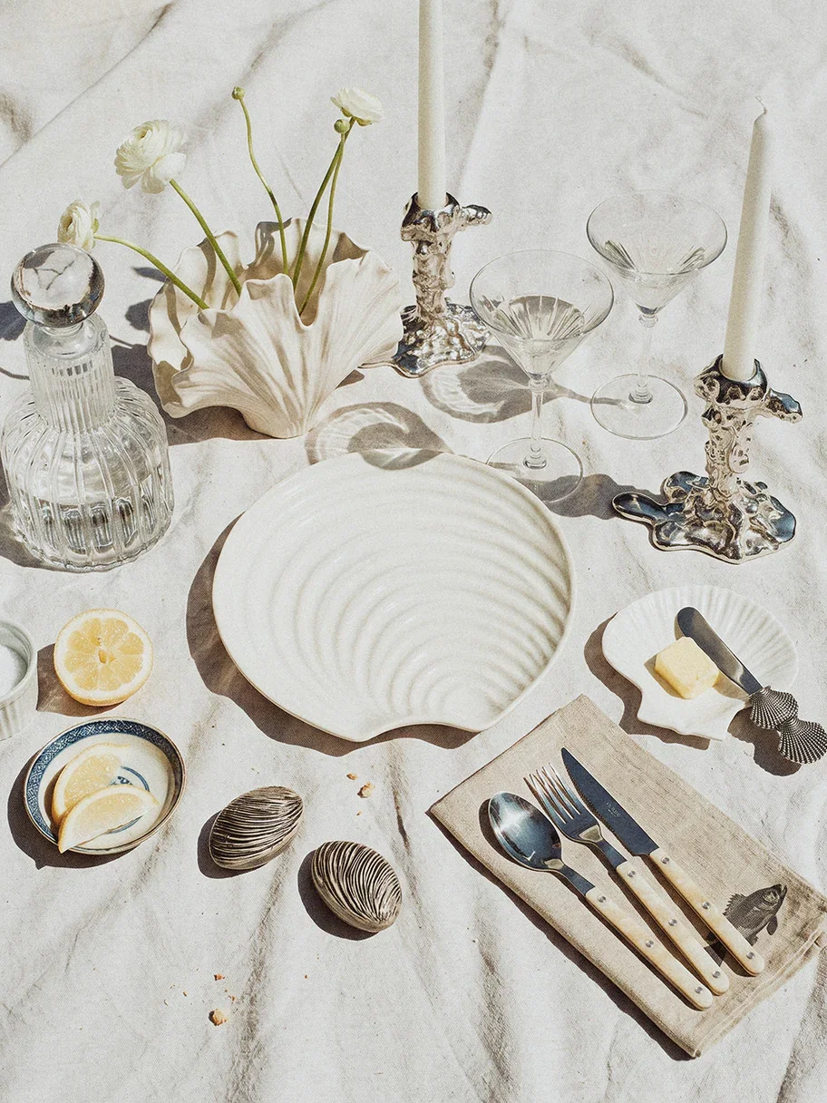 Tablescape in retro coastal-stijl