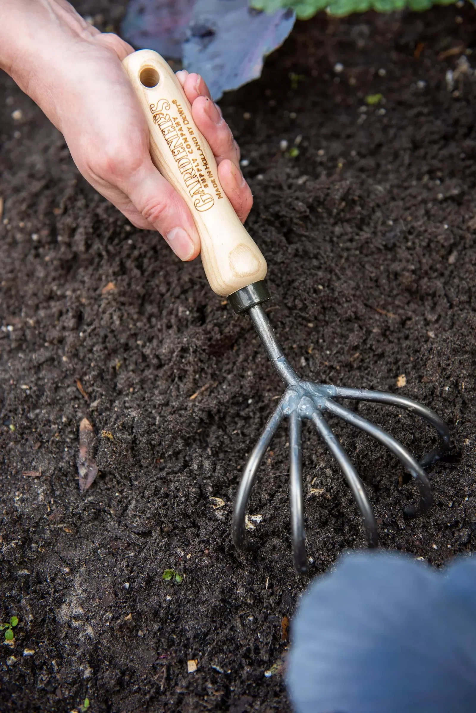 Image of Gardener's Lifetime 5-Tine Cultivator with Short Handle