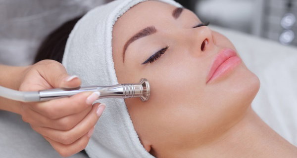 Diamond Microdermabrasion with Brightening Enzyme Peel