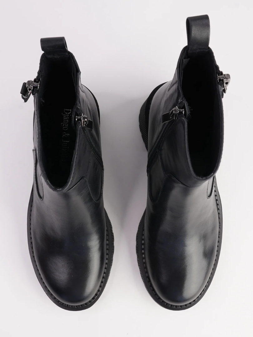 Zareks in Black